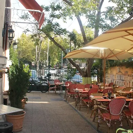 Yellow - Piata Victoriei