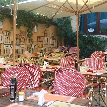 Yellow - Piata Victoriei * 布加勒斯特