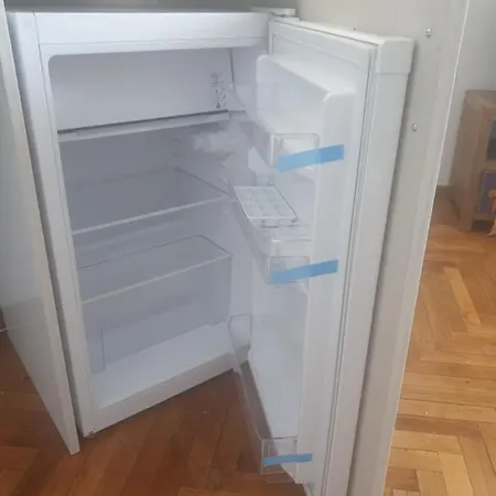 Yellow - Piata Victoriei *