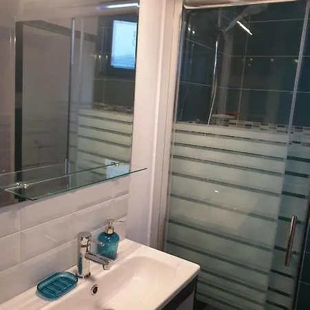 Yellow - Piata Victoriei *