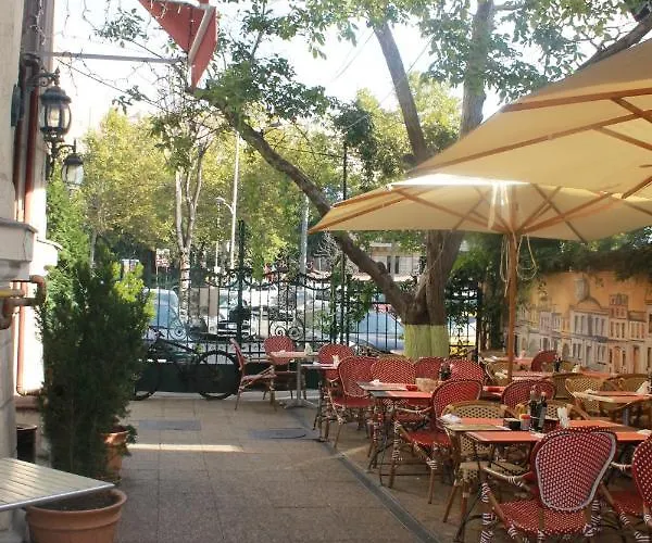 Yellow - Piata Victoriei