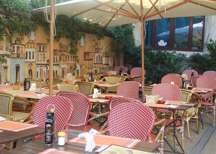 Yellow - Piata Victoriei * Bucareste