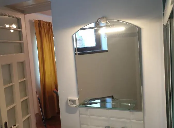 Yellow - Piata Victoriei * 布加勒斯特