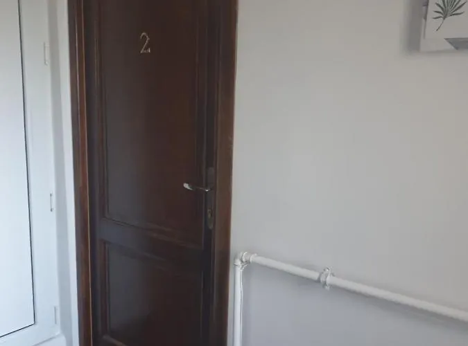 Yellow - Piata Victoriei