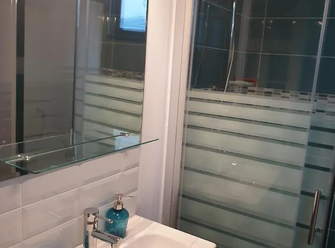 Yellow - Piata Victoriei *