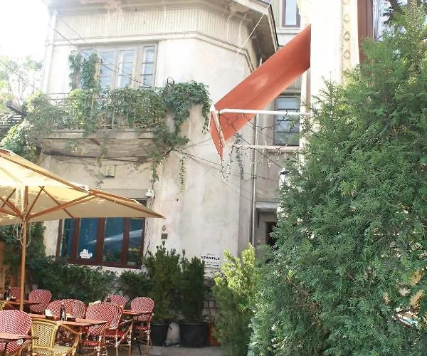 Yellow - Piata Victoriei * Bucareste