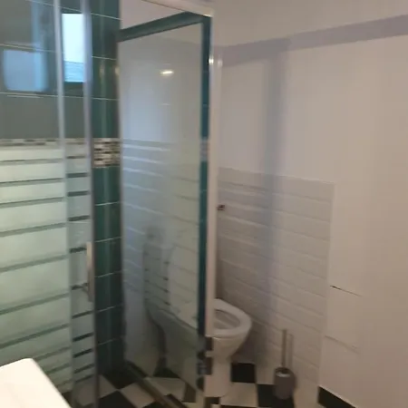 Yellow - Piata Victoriei Apartment